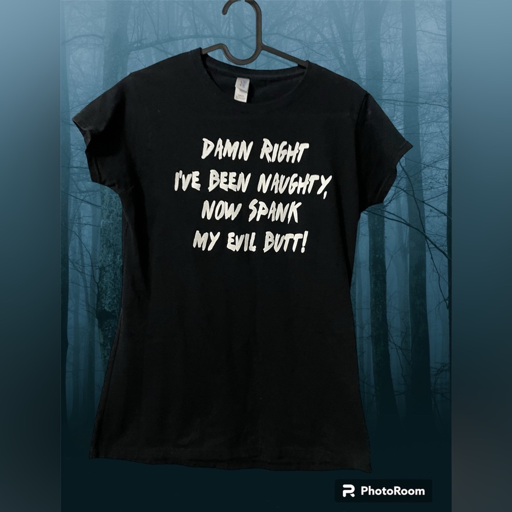🔥 Women’s graphic tee 🔥